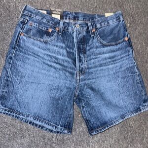 NWT Levi’s Denim Mid Thigh Shorts